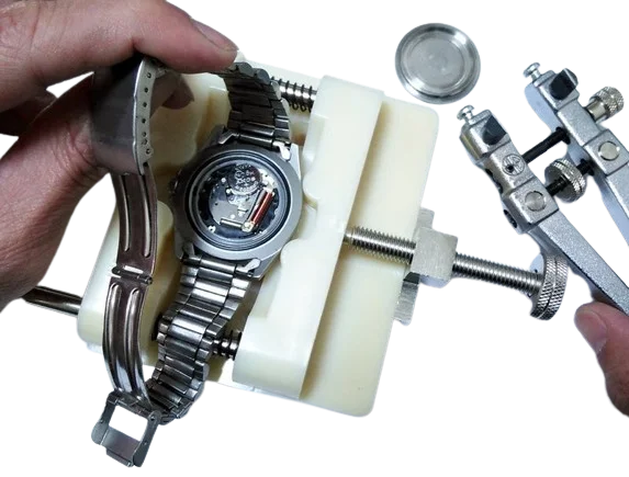 姫路市最安値で腕時計電池交換！その他腕時計の修理全般対応、オーバーホールも承っております！イオンタウン姫路１F
